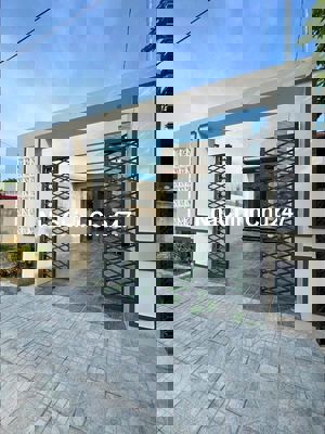 Nhà cấp 4 mới xây 1 sec đường lớn cách kdl bửu long 5p đi xe