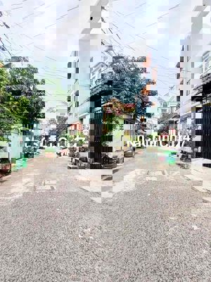 chính chủ bán đất tặng nhà đẹp dt 107 m hẻm ô tô giá 4tỷ550