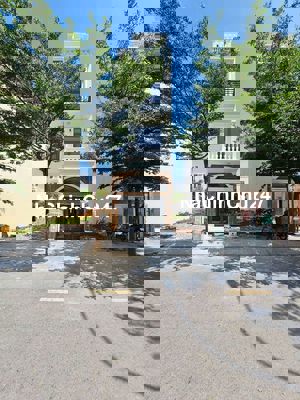 Nhà phố mới tặng nội thất kdc iCon Central gần vòng xoay An Phú