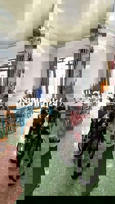 Nhà trệt 1 lầu đúc BTCT hẻm // đường nguyễn văn Quá. P ĐHT. Q12