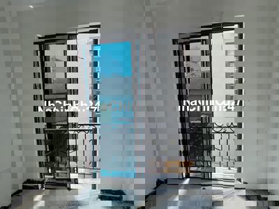 BÁN NHÀ KIM CHUNG 5 TẦNG, 6 NGỦ, GẦN ĐƯỜNG 32, 20M ÔTÔ TRÁNH, GA NHỔN