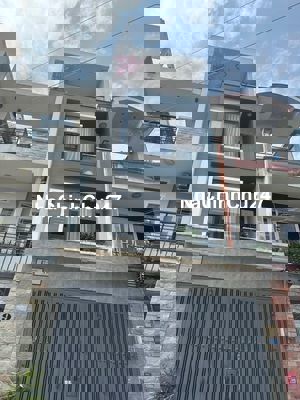 Nhà có đầy đủ nội thất 4x18,3.5 tấm khu Tên Lửa