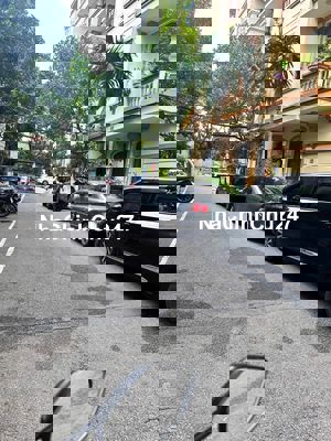 Nhà sổ 1 chủ, cây xanh bao quanh, thoáng mát, có ngõ đậu xe hơi