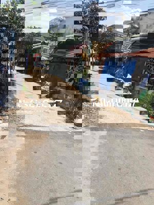 mình chính chủ cần bán miếng đất gần ngã tư Tân Quy củ chi.