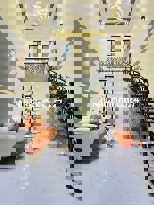 Nhà bán 3 phòng ngủ bancol, wc riêng , bếp khách riêng biệt, NH 80%