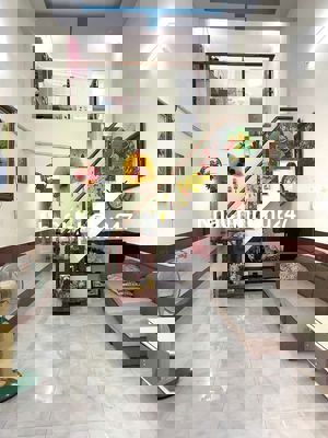 chính chủ chưa qua kd - -'    Tch17  dt 48 có 3 pn 2 kín 1 hở