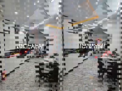 Chính chủ bán nhà 30m 5 tầng tại Bồ Đề, Long Biên.