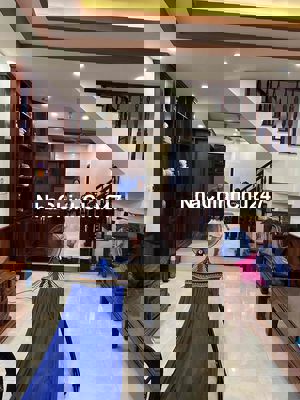 Bán nhà 1 trệt 2 lầu tum, 4PN, 5WC, sân thượng, tặng full nội thất