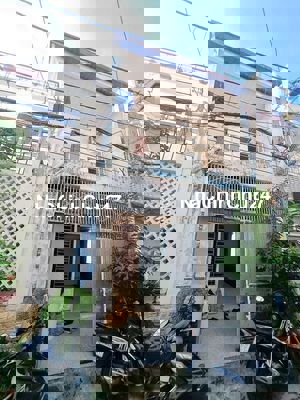 Bán nhà chính chủ sổ riêng, gần chợ, công viên