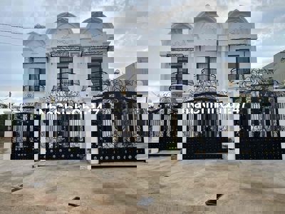 NHÀ GÓC 2 MẶT TIỀN 1 MÊ – HẺM XE HƠI – TRUNG TÂM TP. PLEIKU – GIÁ MỀM