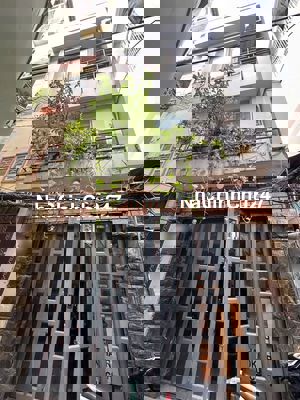 chính chủ bán nhà 195/6 Cô Giang, 4x10 3 tầng, chỉ 5.7 tỷ TL