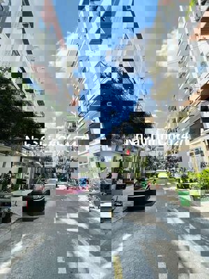 Nhà ngợp. CHỦ RẤT THIỆN TRÍ