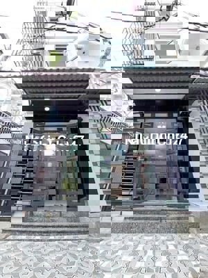 Chính chủ bán nhà mặt tiển hẻm 3m. Kho B