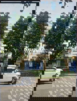 Tôi chính chủ cần bán nhà biệt thự Ciputra diện tích 230 , 3tầng.