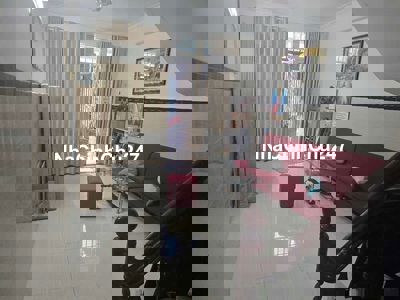 Ngay trường chinh, 4m x 10m, hẻm xe hơi, sát mặt tiền, chỉ 3.05 tỷ