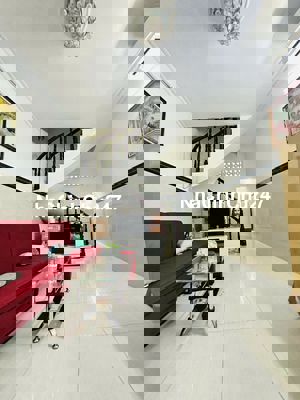 Nhà còn mới, hẻm ô tô gần Giang Ghẹ Trường Chinh.