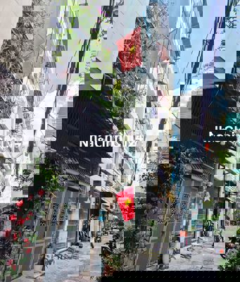 Chủ nhà bán căn cấp 4 rộng, Lạc Long Quân,5x13.5m, 8.5 tỷ bớt lộc