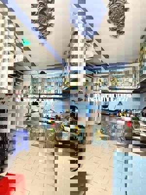 Nhà 3 tầng 7PN chính chủ lâu năm 4,4 x 14 ngay Lê Văn Sỹ chỉ 6,35T