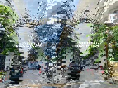 CHỦ CẦN TIỂN BÁN NHANH CĂN NHÀ PHỐ TK ĐẸP NỘI THẤT XỊN XÒ GẦN NGÃ 4 Ga