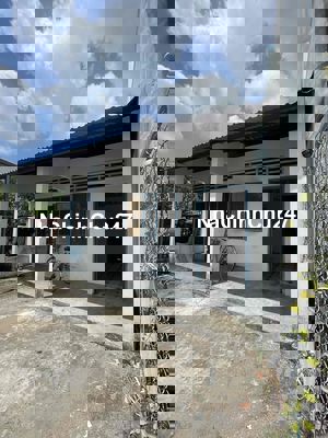 HƠN400m2 thổ cư tại Tt Cần Giuộc có sẵn2 nhà cấp4 cáchQL50 chỉ 100m