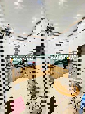 Hót : chính chủ cần bán căn nhà ở tây hồ vị trí đầy đủ tiện ích