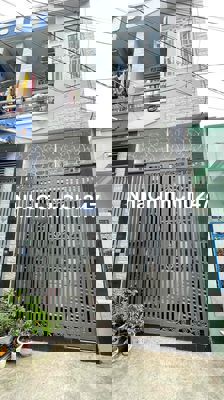 chính chủ cần bán gấp nhà 2 tầng 2PN HXH ngay siêu thị Mê Trô kế GV