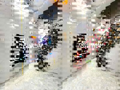 Chính chủ cần bán gấp nhà 2pn đường Huỳnh Tấn Phát