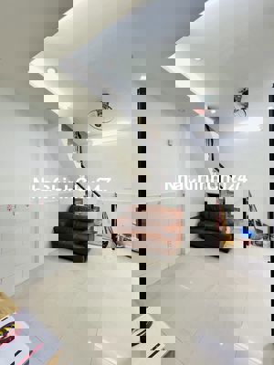 Nhà chính chủ 2 phòng ngủ ,tặng hết nội thất