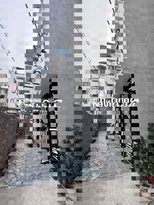 bán nhà long biên chính chủ 5 tầng diện tích 32m2 ngõ rộng gần ô tô