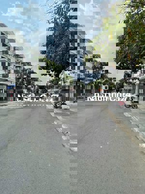 CHÍNH CHỦ CẦN BÁN NHÀ 3 LẦU TẠI KDC ĐÔNG HƯNG, TDH, DĨ AN.DT 4x18