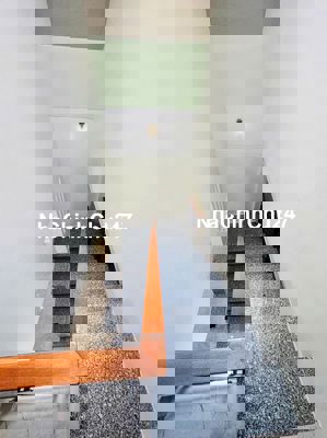 VỢ CHỒNG CẦN BÁN NHÀ 1 XẸC ĐƯỜNG GIỒNG LỚN CHÍNH CHỦ