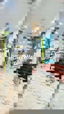 Bán gấp nhà Tân Phú,chính chủ,đường Tân Thắng ngay chợ 4X15m 3Lầu