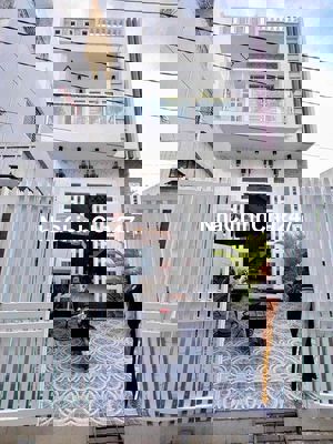 Chính chủ bán gấp căn nhà ở Chợ Bình Chánh giá 870tr sổ hồng riêng