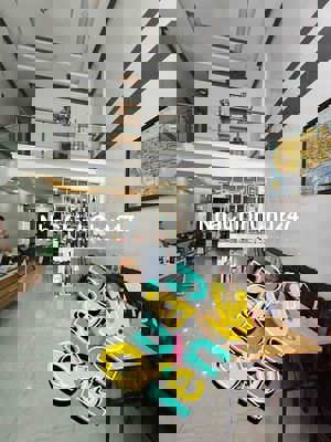 CẦN BÁN GẤP CÓ GIÁ RẺ NHÀ TRỤC CHÍNH HOÀNG HẢO