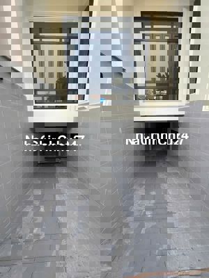 Mặt Tiền đs 4 Himlam Quận 7. DT: 7.5x20m. Hầm Trệt 3 Lầu ST. Thang máy