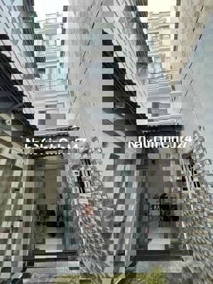 Nhà mới XD, nội thất cao cấp, vị trí trung tâm GV, thích hợp cho GĐ