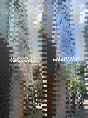 nhà 4 tầng phường 6, hẻm to thông. 4 phòng ngủ lớn có máy lạnh.