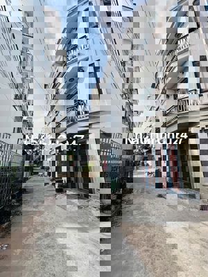 LÔ ĐẤT vuông vức GẦN GA METRO_HẺM Ô TÔ_HSXD cao_SÁT MẠT TIỀN Đường lớn