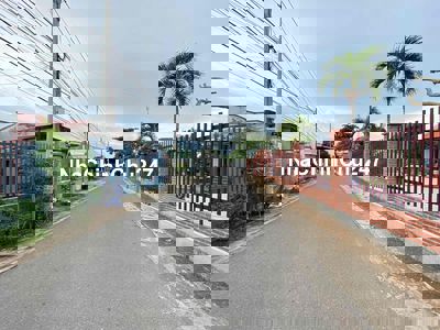 Bán nhà ngay trung tâm , ngay chợ, ngang 10m, dân cư đông, full thổ cư