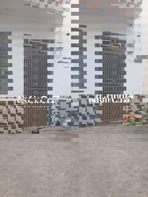 Cần bán nhà mặt tiền hxh và xe tải đậu trước nhà và chính chủ