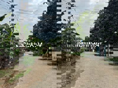 Bán gấp 500m2 thổ cư, mặt tiền đường nhựa, đông dân cư,cạnh trường học