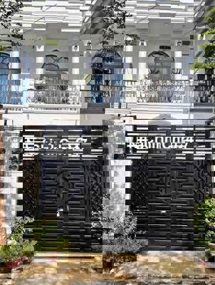 lCô Chú dọn về quê BÁN GẤP Nhà 2 lầu gần cây xăng tín nghĩa Bửu Long