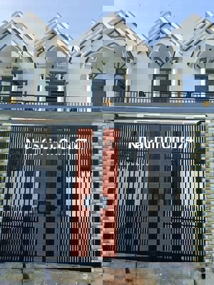 Nhà không ở bán lại giá rẻ 1 nửa so với khu vực