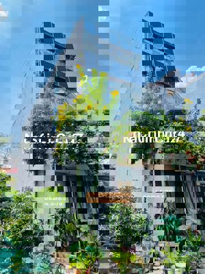 Nhà mặt tiền với không gian xanh ngay trung tâm Tp Dĩ An.