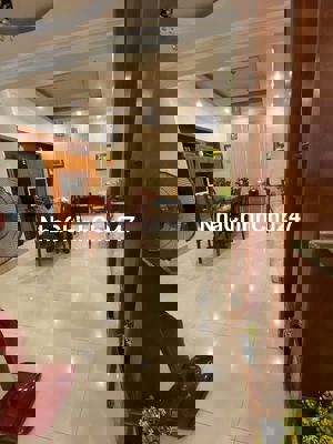 Quận 11, nhà mặt tiền đường Cư Xá Lữ Gia, diện tích lớn, có thang máy