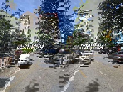 NHÀ ĐẸP CHỦ TỰ XÂY Ở PHỐ VIP NGUYỄN VĂN CỪ Q LONG BIÊN 40M 5 TẦNG