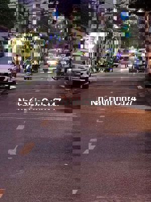 BÁN ĐẤT MẶT PHỐ.VĨA HÈ,NGAY TRUNG TÂM.GIANG BIEN .LONG BIEN