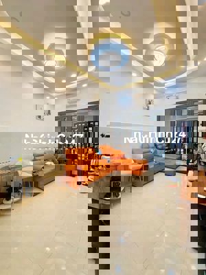 CC định cư bán gấp nhà Lê Văn Sỹ Q3, 4x11m, 3T, giảm còn 6.8 tỷ