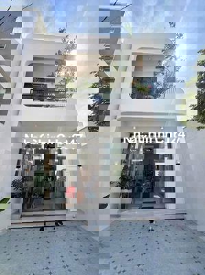 Nhà 2 lầu dt 100m2 sổ riêng thổ cư 100%. 1 sẹc Huỳnh Văn Nghệ Mỡi Tinh