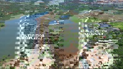 Đất mặt tiền đường nhựa 7,5m 219m2 có 120m2 đất ở  gần hồ lớn